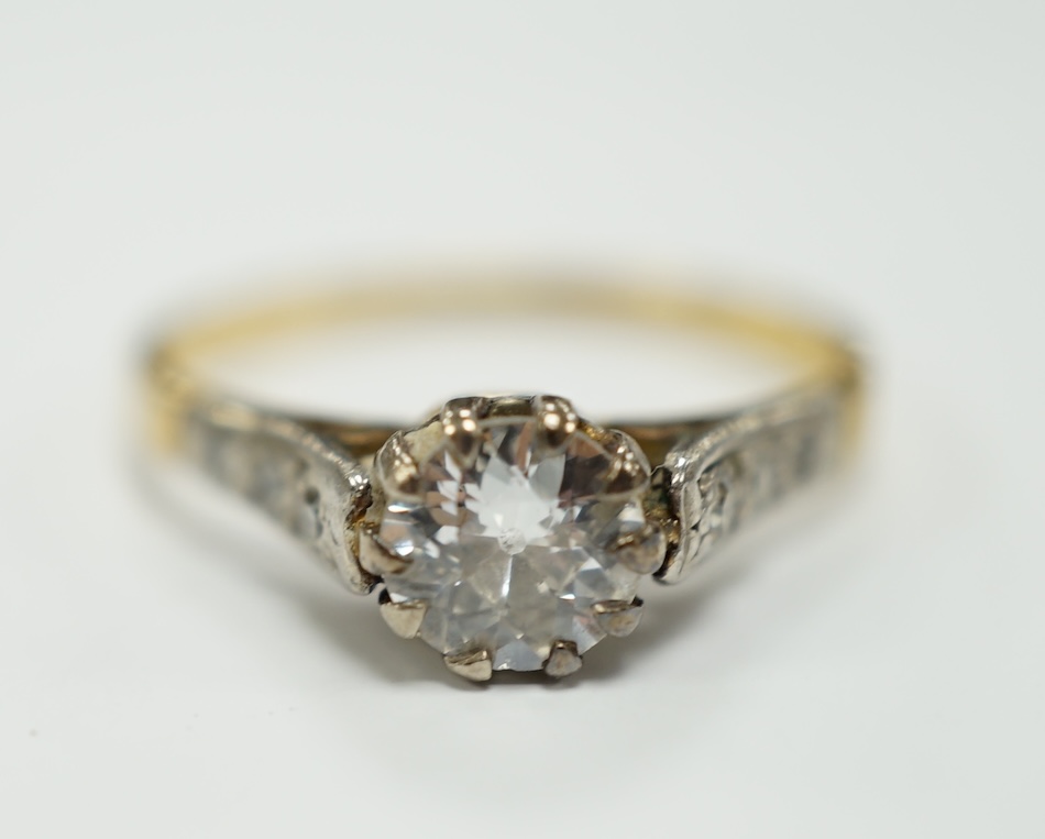 An 18ct, plat and single stone diamond set ring, with diamond chip set shoulders